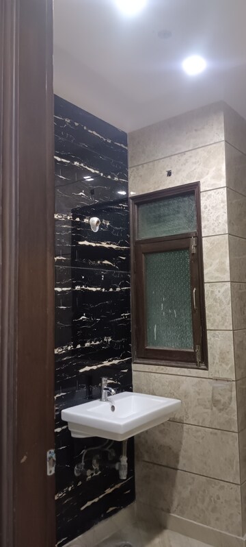 Furnished Amenities in 2 BHK Builder Floor at Ashok Nagar – for Rent