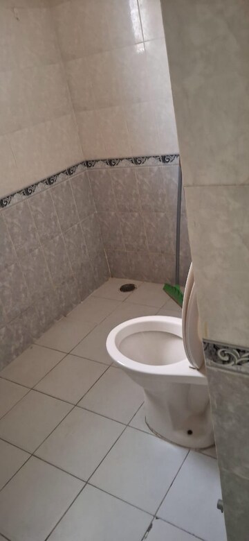 Bathroom in 3 BHK Apartment at Ardee City Palm Grove Heights, Sector 52 – for Rent