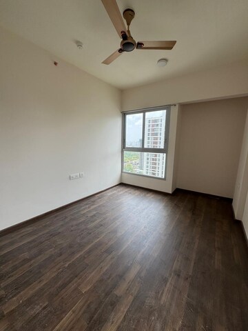 Room in 2 BHK Apartment at Piramal Vaikunth, Balkum Pada – for Rent