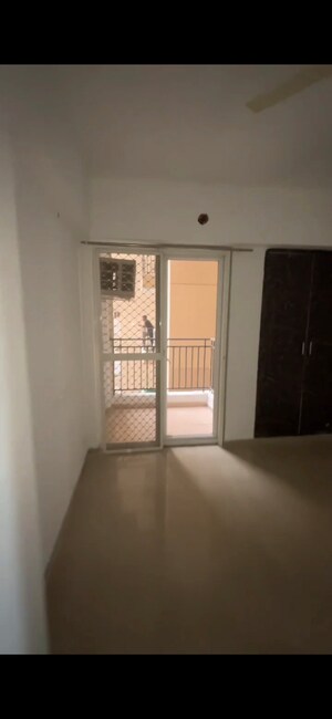 Room in 3.5 BHK Apartment at Nirala Estate, Tech Zone 4 Greater Noida – for Sale