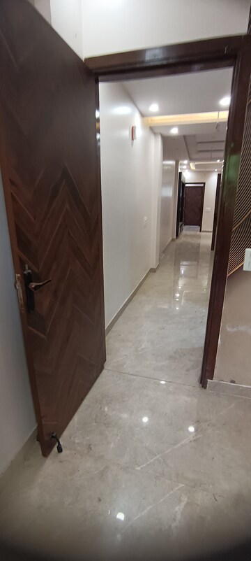 Building Lobby in 2.5 BHK Builder Floor at Ashok Nagar – for Rent