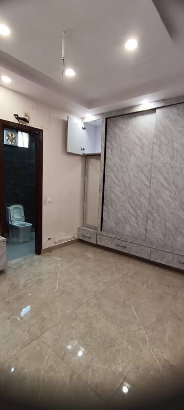 Room in 2.5 BHK Builder Floor at Ashok Nagar – for Rent