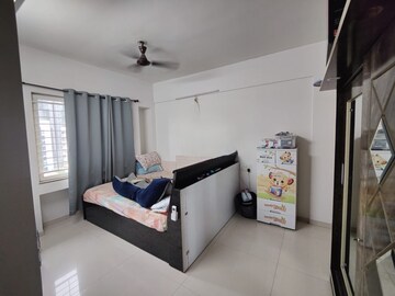 Bedroom in 2 BHK Apartment at Kumar Pinakin, Baner – for Rent
