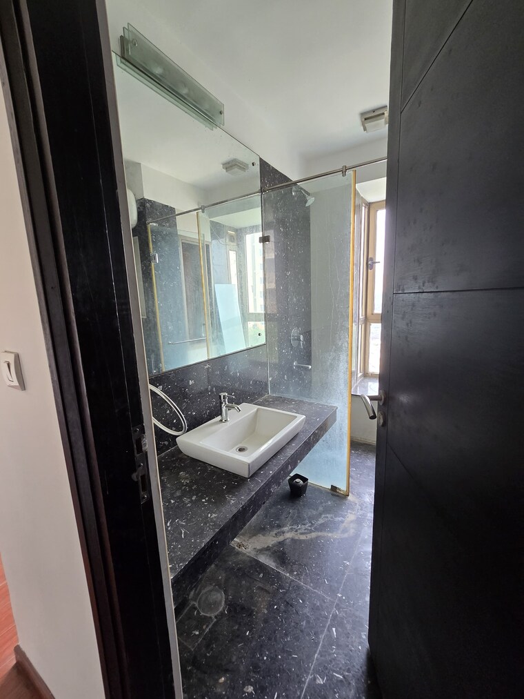 Bathroom, amrapali-sapphire 2 Bedroom 1140 Sq.Ft. Apartment In Sector 45 Noida 8787539