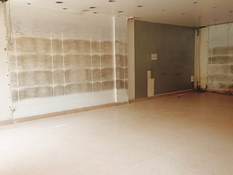 Room, maldahiya Commercial Office Space 4500 Sq.Ft. In Maldahiya Varanasi 8787508