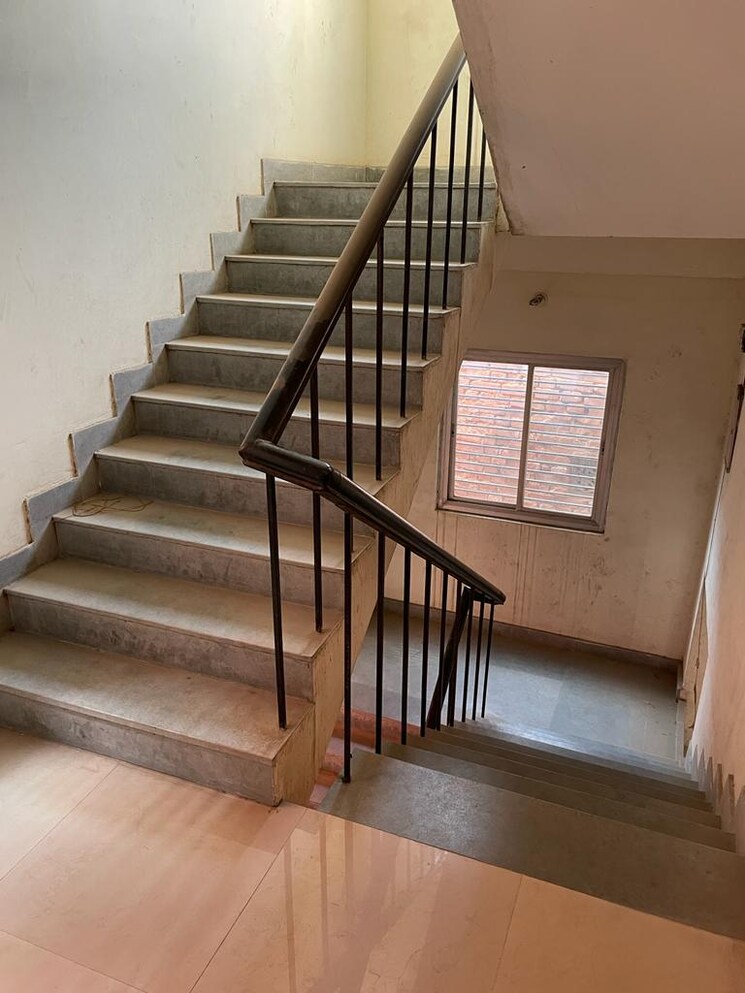 undefined, maldahiya Commercial Office Space 4500 Sq.Ft. In Maldahiya Varanasi 8787508