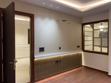 Room in 3 BHK Builder Floor at Sushant Lok 2, Sector 57 – for Sale