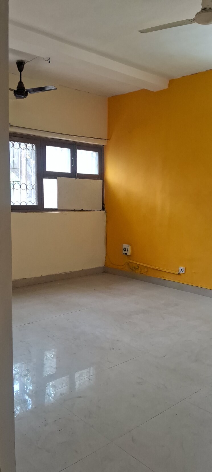 Room, sarita-vihar-pocket-j-rwa 2.5 Bedroom 1100 Sq.Ft. Apartment In Sarita Vihar Delhi 8787575