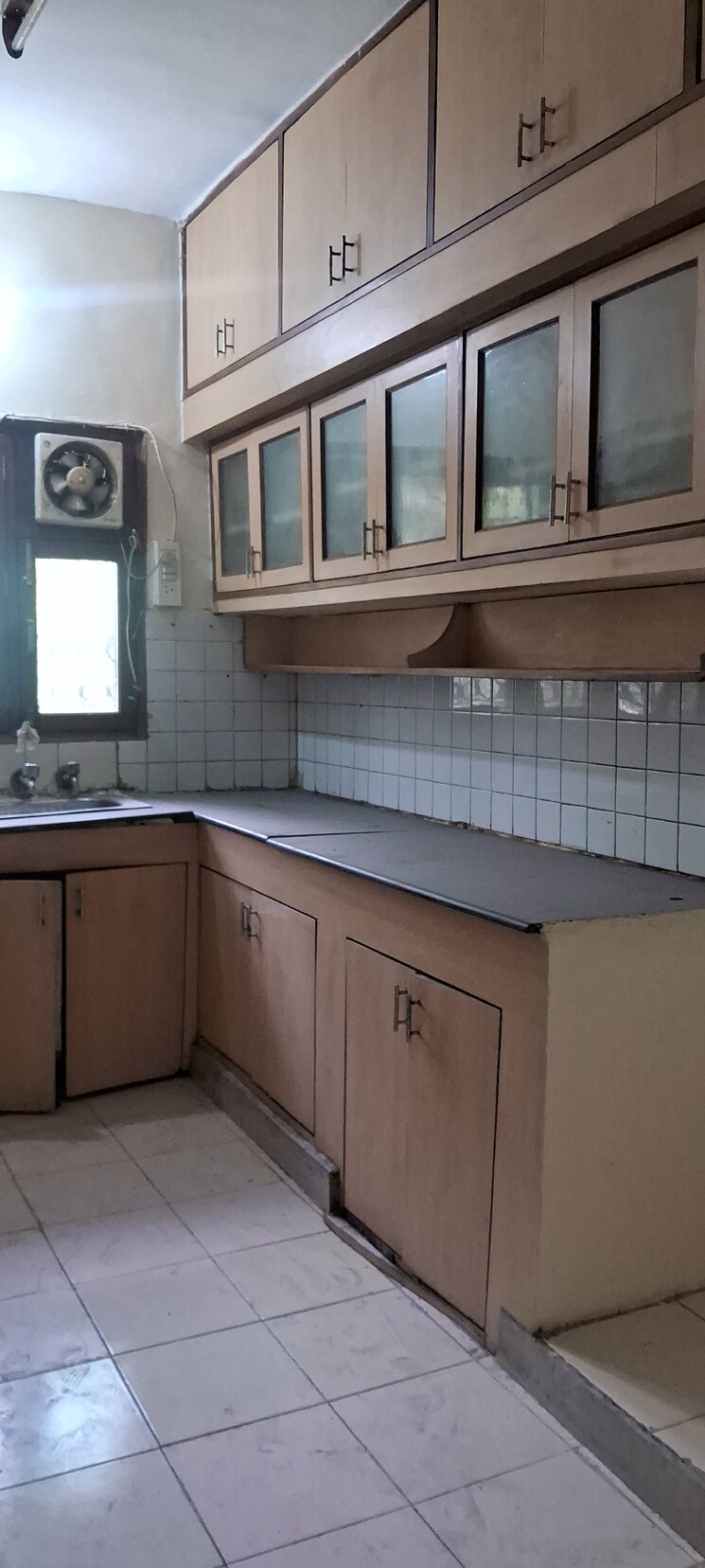 Kitchen, sarita-vihar-pocket-j-rwa 2.5 Bedroom 1100 Sq.Ft. Apartment In Sarita Vihar Delhi 8787575