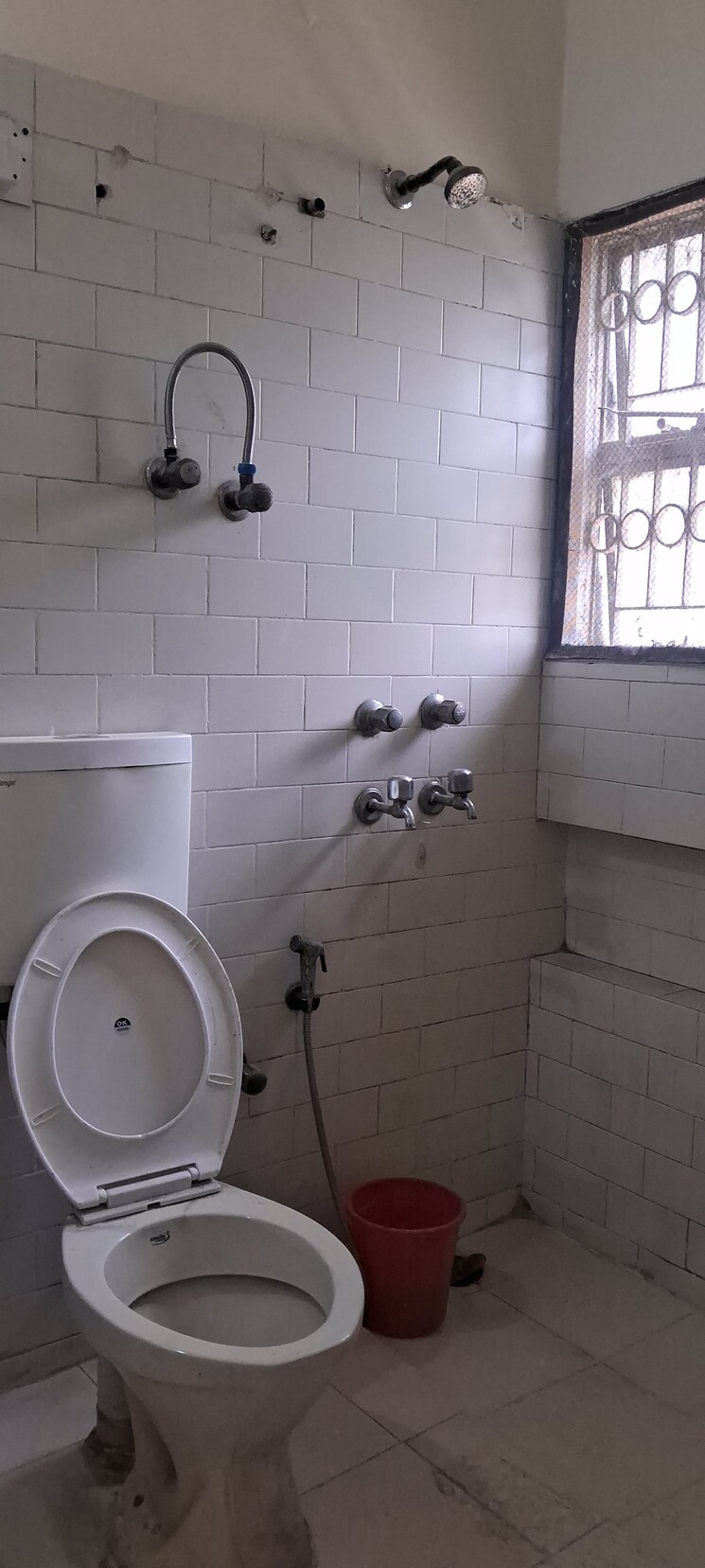 Bathroom, sarita-vihar-pocket-j-rwa 2.5 Bedroom 1100 Sq.Ft. Apartment In Sarita Vihar Delhi 8787575