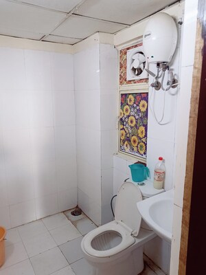 Bathroom in 4 BHK Apartment at Amrapali Sapphire, Sector 45 – for Sale