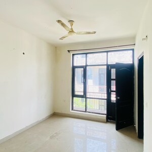 Room in 3 BHK Builder Floor at Omaxe Silver Birch, Mullanpur – for Sale