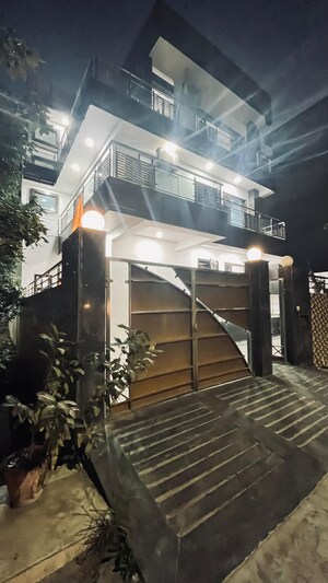 6+ BHK Villa – Exterior View View at RWA Apartments Sector 47, Sector 47 - for Sale