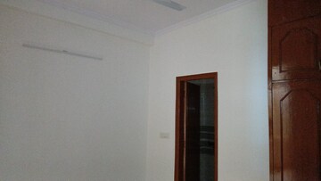 Furnished Amenities in 3 BHK Builder Floor at Vaishali Sector 5 – for Rent