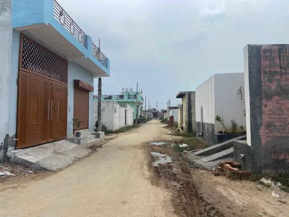 Plot For Sale in Naya Gaon