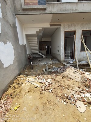 Parking in 3 BHK Independent House at Jankipuram Extension – for Sale