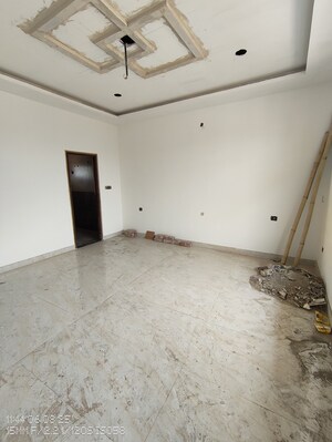 Room in 3 BHK Independent House at Jankipuram Extension – for Sale