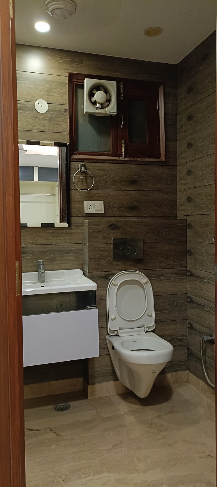 Bathroom, ram vihar 3 Bedroom 1800 Sq.Ft. Builder Floor In Ram Vihar Delhi 8787811