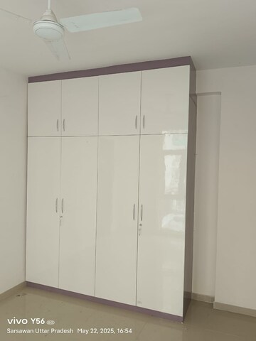 Room in 3 BHK Apartment at Omaxe Waterscapes, Gomti Nagar – for Rent