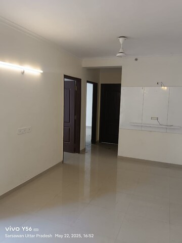 Room in 3 BHK Apartment at Omaxe Waterscapes, Gomti Nagar – for Rent