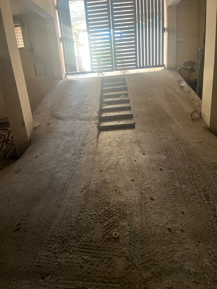  Parking, satbari Commercial Warehouse 200 Sq.Yd. In Satbari Delhi 8787824