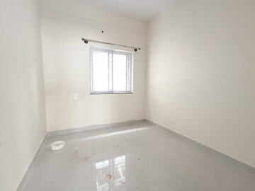 Room in 2 BHK Builder Floor at Singasandra – for Rent