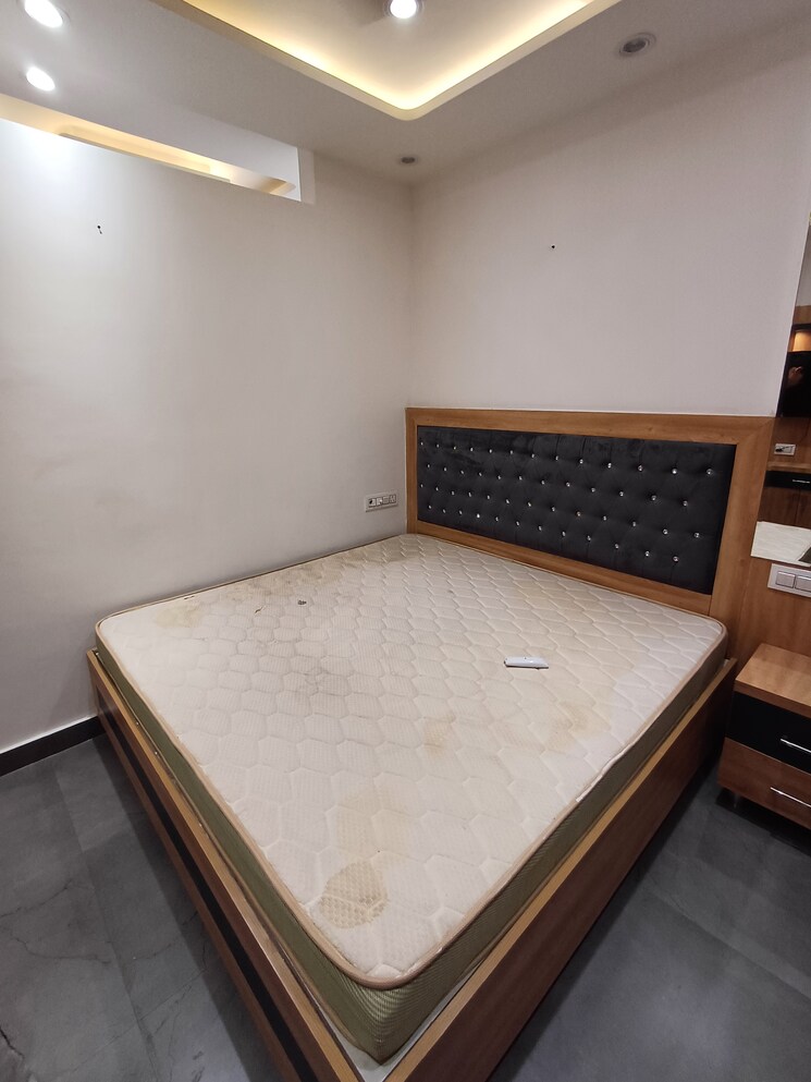 Room, dlf-one-midtown Studio 350 Sq.Ft. Apartment In Moti Nagar Delhi 8787833