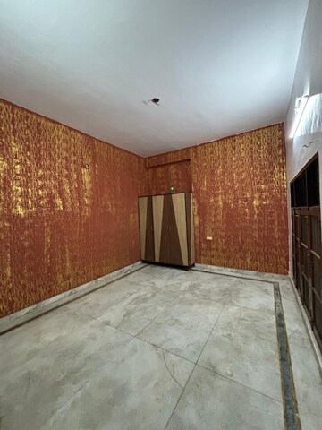 Room in 2 BHK Independent House at Gomti Nagar – for Rent