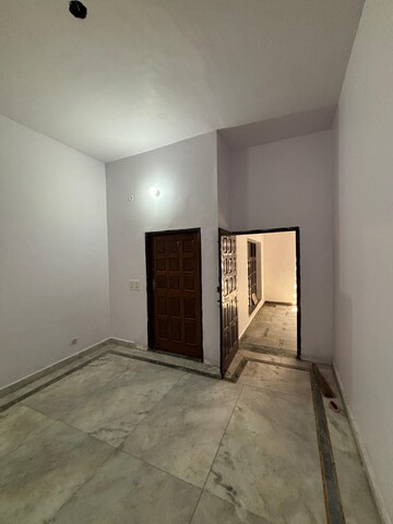 Room in 2 BHK Independent House at Gomti Nagar – for Rent