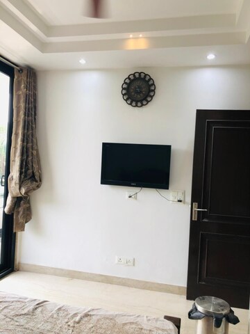 Room in 2 BHK Apartment at Saket – for Rent