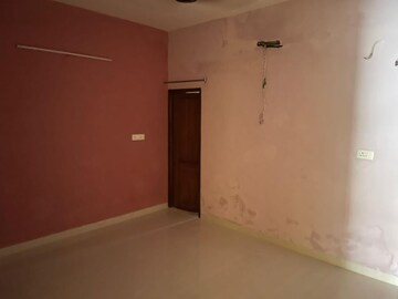 Room in 4 BHK Builder Floor at Sector 35 – for Rent