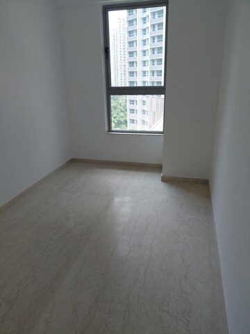 Room in 3.5 BHK Apartment at Kalpataru Immensa C, Kolshet Road – for Rent