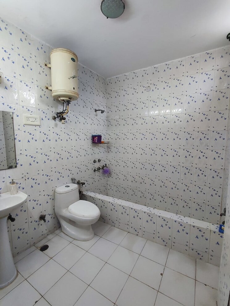 Bathroom, malviya nagar 1 RK 900 Sq.Ft. Builder Floor In Malviya Nagar Delhi 8787863