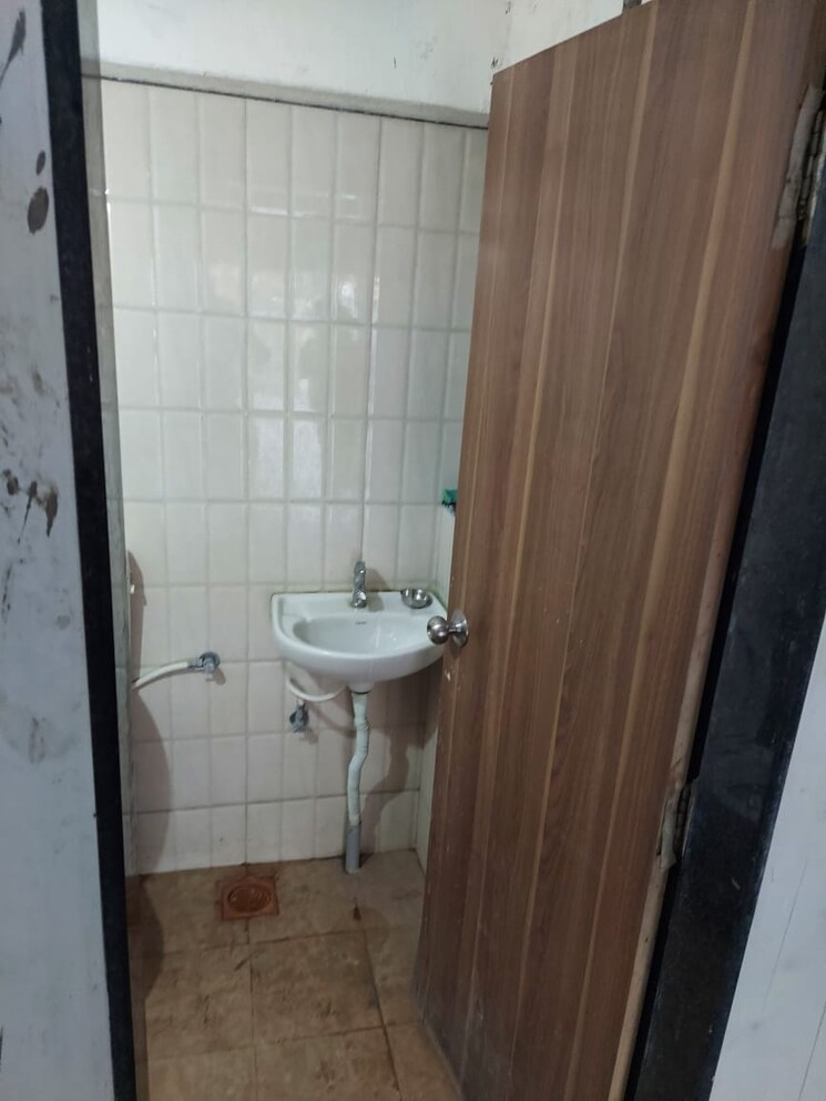 Bathroom, vedant-kingston-aura Commercial Shop 650 Sq.Ft. In Hadapsar Pune 8787940