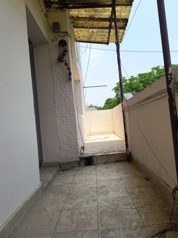 Balcony, sarita-vihar-pocket-c-rwa 2 Bedroom 950 Sq.Ft. Apartment In Sarita Vihar Delhi 8787970