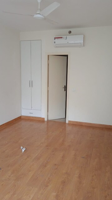 Room in 3 BHK Apartment at Bestech Park View Sanskruti, Sector 92 – for Rent