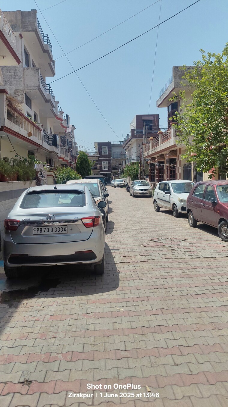  Parking, ambala highway 2.5 Bedroom 100 Sq.Yd. Villa In Ambala Highway Zirakpur 8787979