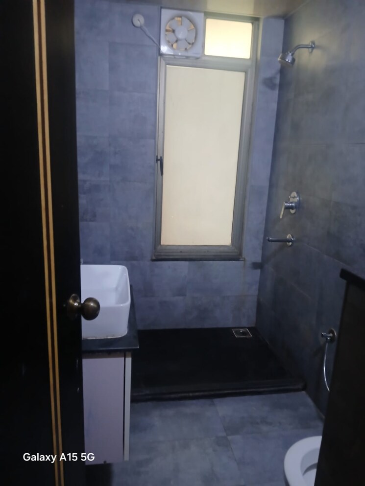 Bathroom, happy-homes-kondapur 3 Bedroom 1800 Sq.Ft. Apartment In Kondapur Hyderabad 8788003