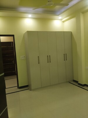 Room in 6 BHK Independent House at Gomti Nagar – for Sale