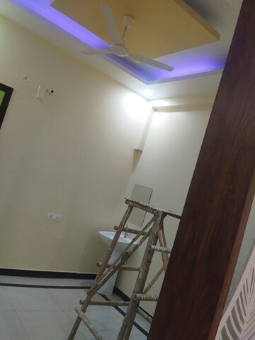 Room in 6 BHK Independent House at Gomti Nagar – for Sale
