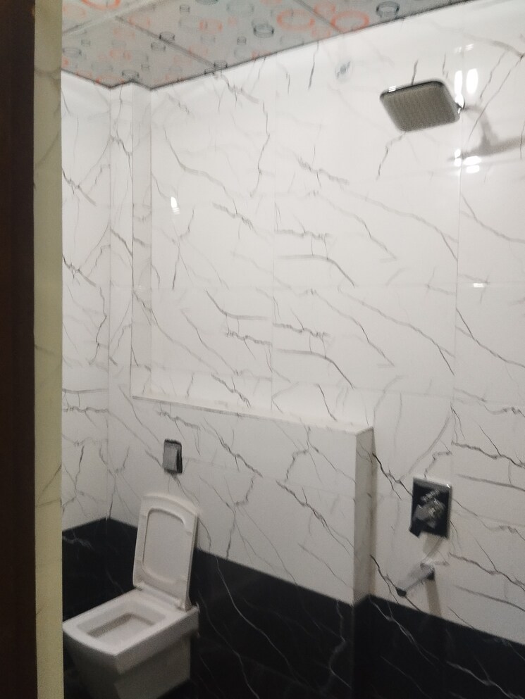 Bathroom, gomti nagar 6 Bedroom 1250 Sq.Ft. Independent House In Gomti Nagar Lucknow 8788005