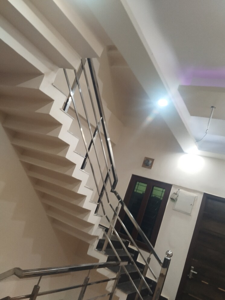 undefined, gomti nagar 6 Bedroom 1250 Sq.Ft. Independent House In Gomti Nagar Lucknow 8788005