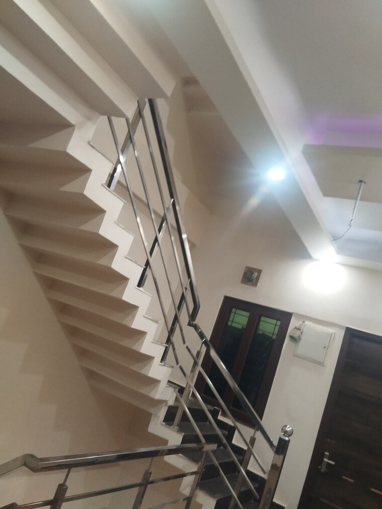 undefined, gomti nagar 6 Bedroom 1250 Sq.Ft. Independent House In Gomti Nagar Lucknow 8788005