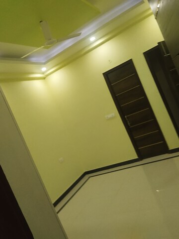 Room in 6 BHK Independent House at Gomti Nagar – for Sale