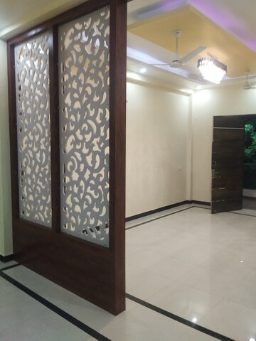 Room in 6 BHK Independent House at Gomti Nagar – for Sale