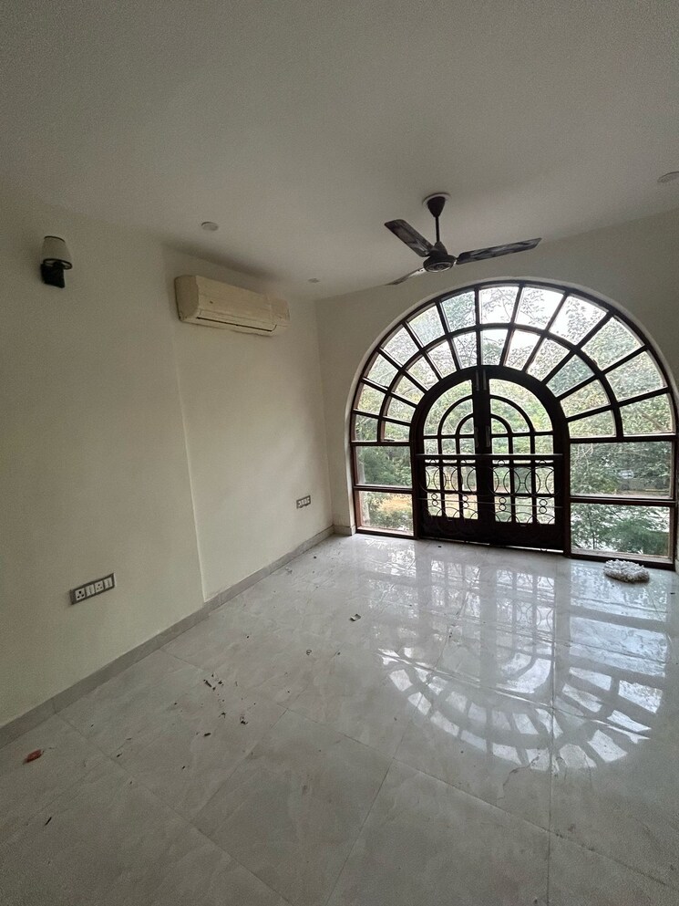 Bathroom, east of kailash 3 Bedroom 130 Sq.Yd. Builder Floor In East Of Kailash Delhi 8788039