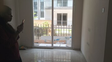 Room in 2.5 BHK Apartment at Smart World 79, Sector 79 – for Rent