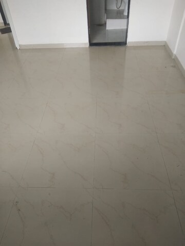 Room in 2.5 BHK Apartment at Oxford Premium, Wanowrie – for Rent