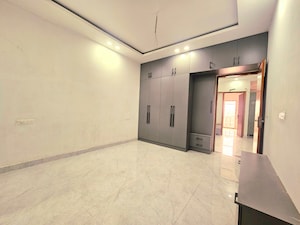 Room in 3 BHK Builder Floor at High Ground – for Sale