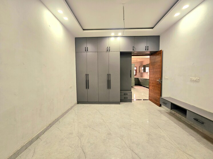 Room, high ground 3 Bedroom 110 Sq.Yd. Builder Floor In High Ground Zirakpur 8788142